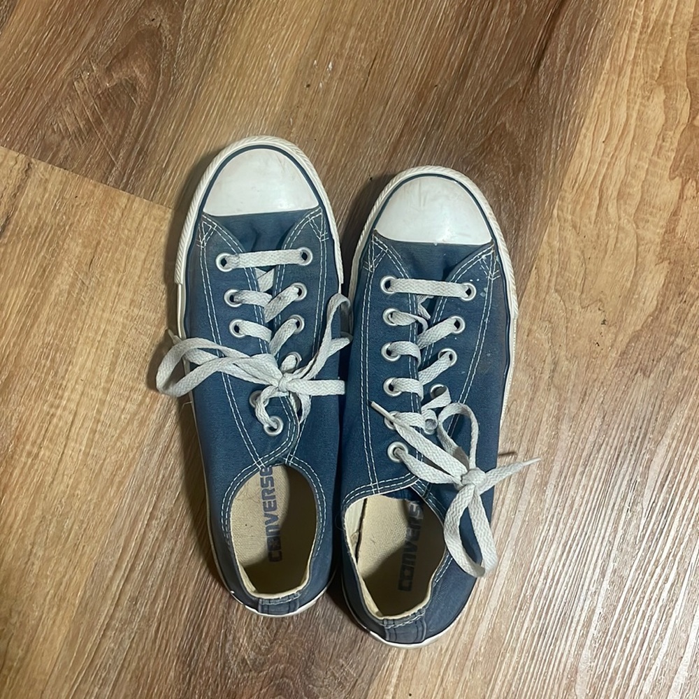 blue lowtop converse good quality lightly worn